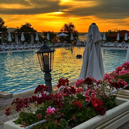 Sea Breeze Veranda In Santa Marina Apartament