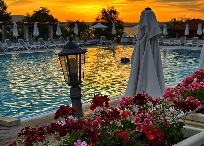 Sea Breeze Veranda In Santa Marina Apartament