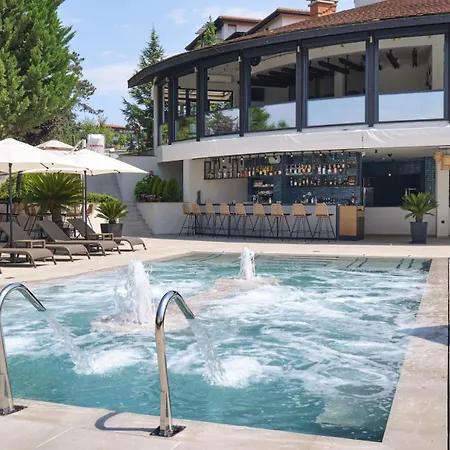 Sea Breeze Veranda In Santa Marina סוזופול